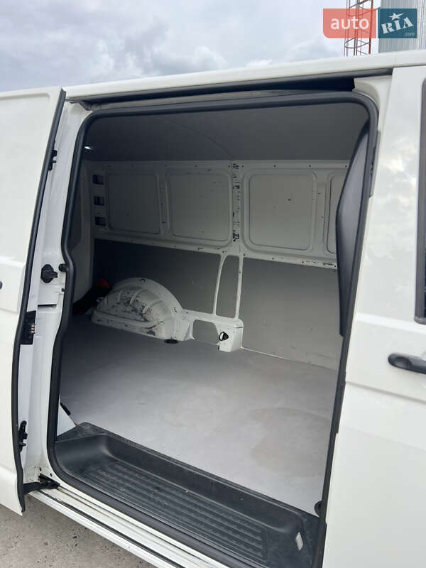Грузовой фургон Volkswagen Transporter 2016 в Николаеве