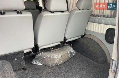 Мінівен Volkswagen Transporter 2004 в 