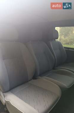 Грузопассажирский фургон Volkswagen Transporter 2002 в 
