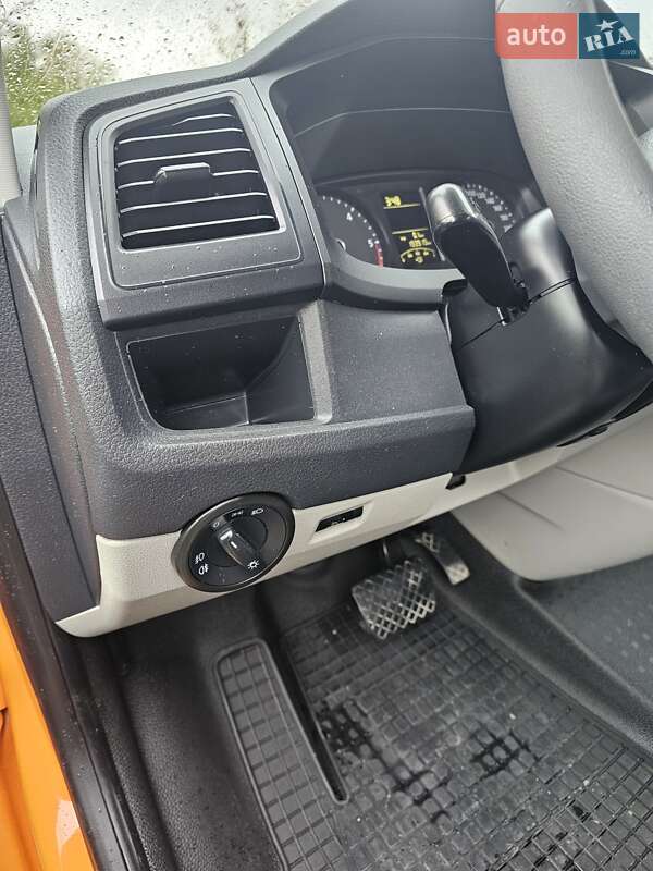 Мінівен Volkswagen Transporter 2018 в Рівному
