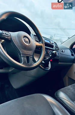 Минивэн Volkswagen Transporter 2010 в 