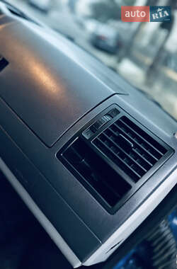 Минивэн Volkswagen Transporter 2010 в 
