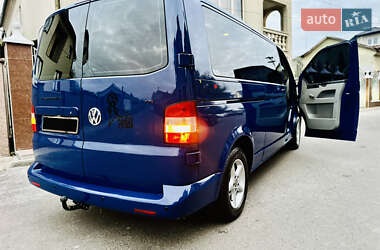 Минивэн Volkswagen Transporter 2010 в 