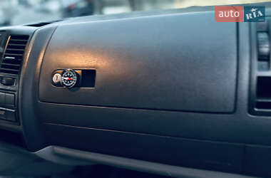 Минивэн Volkswagen Transporter 2010 в 