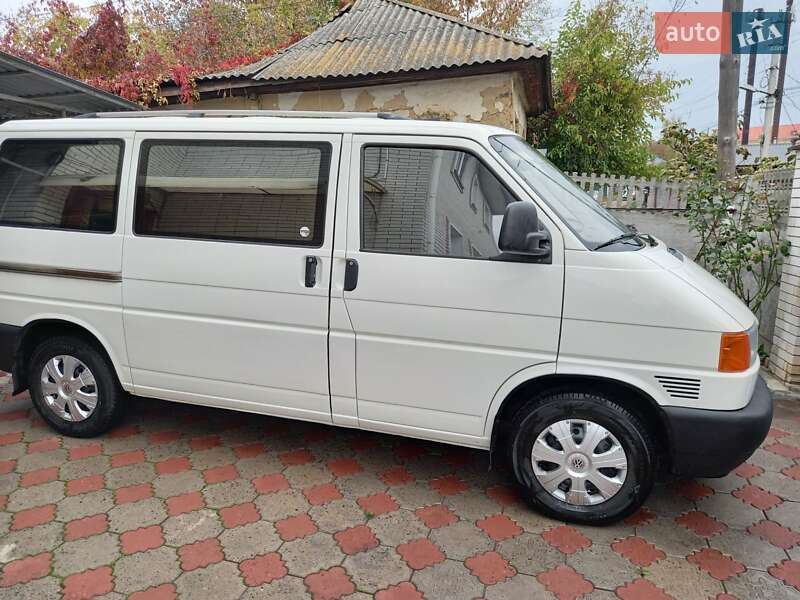Минивэн Volkswagen Transporter 1999 в  фото Минивэн Volkswagen Transporter 1999 в