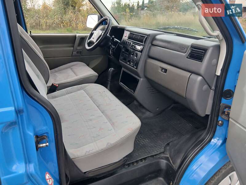 Минивэн Volkswagen Transporter 2002 в Ровно