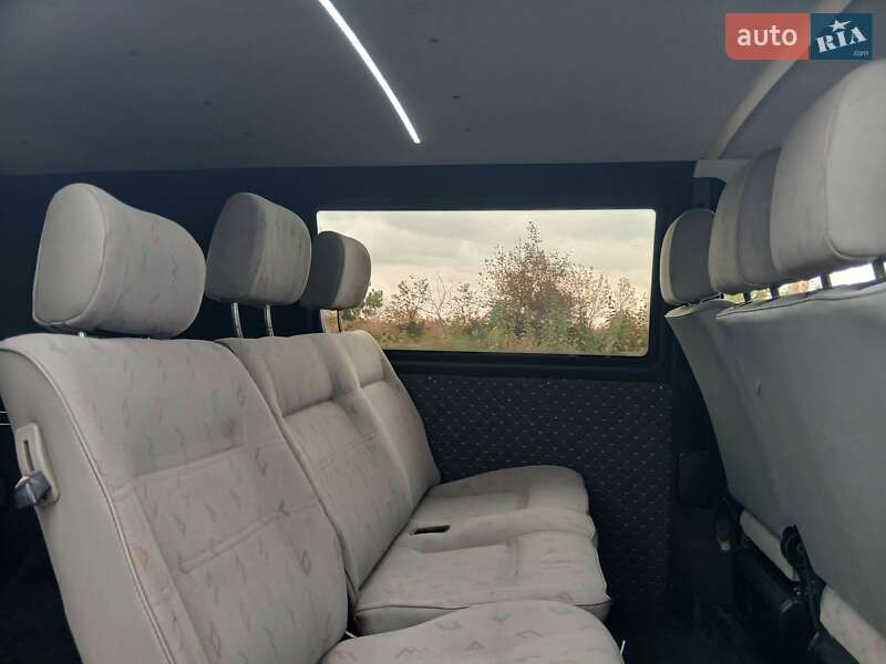 Минивэн Volkswagen Transporter 2002 в Ровно