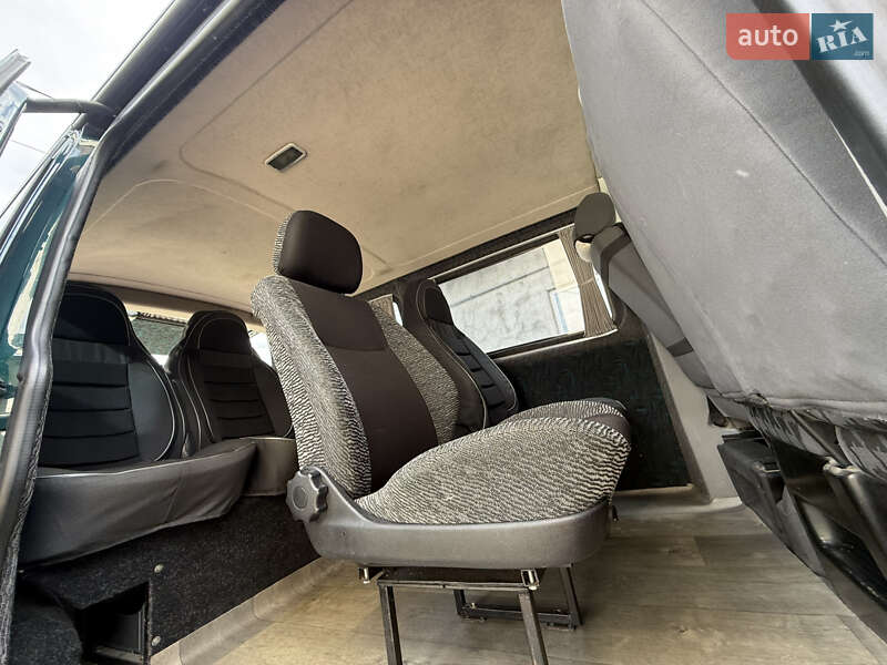 Мінівен Volkswagen Transporter 2005 в Снятині