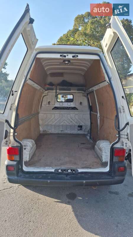 Грузовой фургон Volkswagen Transporter 2001 в Харькове