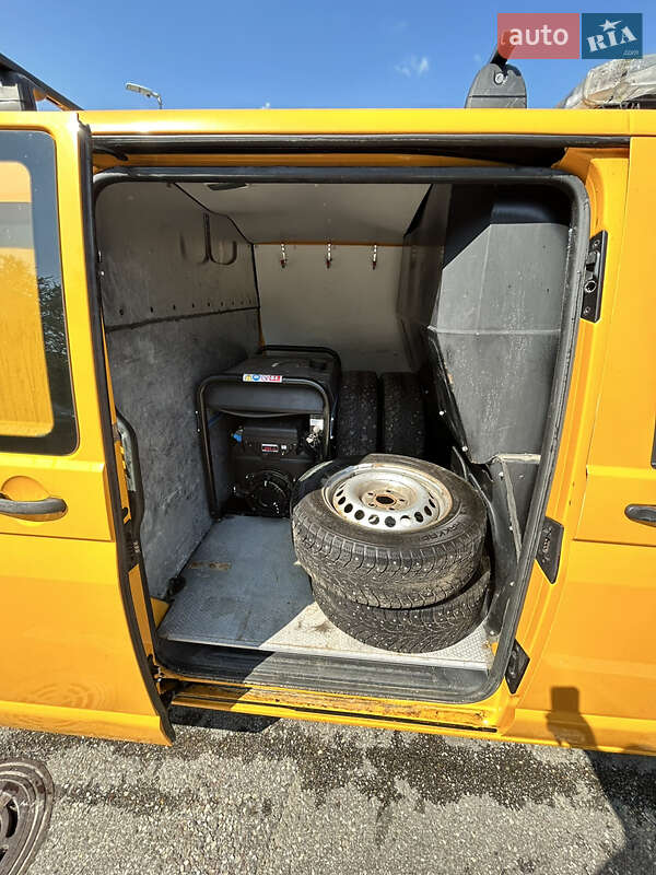 Грузовой фургон Volkswagen Transporter 2015 в Киеве
