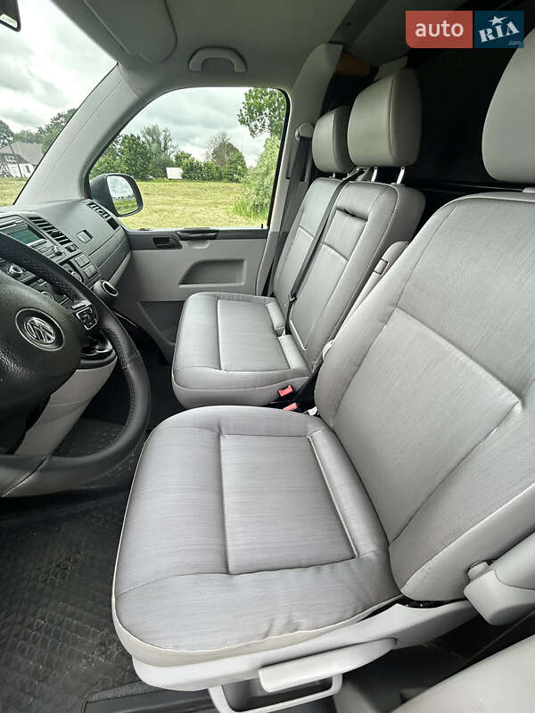 Грузовой фургон Volkswagen Transporter 2015 в Киеве
