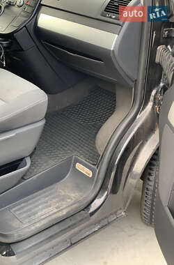 Минивэн Volkswagen Transporter 2009 в 