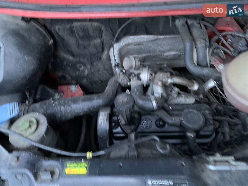 Грузовой фургон Volkswagen Transporter 2001 в Иршаве