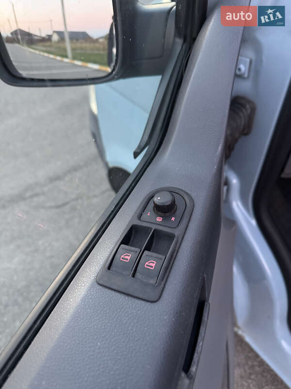 Минивэн Volkswagen Transporter 2006 в Софиевской Борщаговке