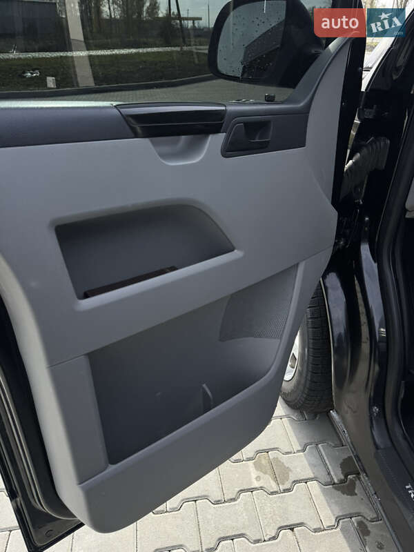 Грузовой фургон Volkswagen Transporter 2013 в Врадиевке
