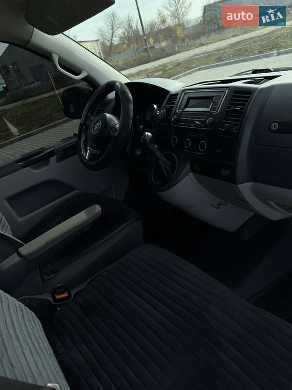 Грузовой фургон Volkswagen Transporter 2013 в Врадиевке