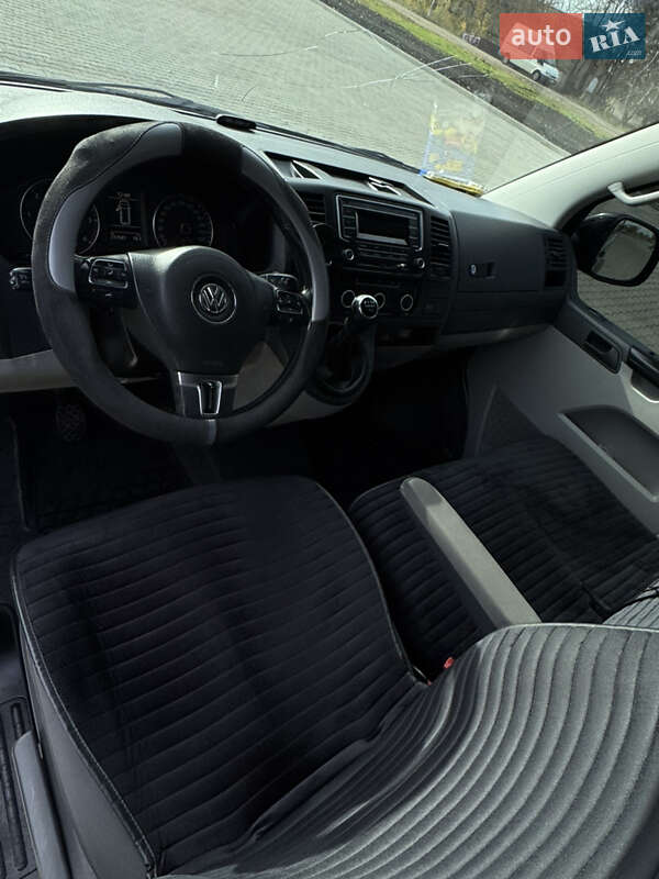Грузовой фургон Volkswagen Transporter 2013 в Врадиевке