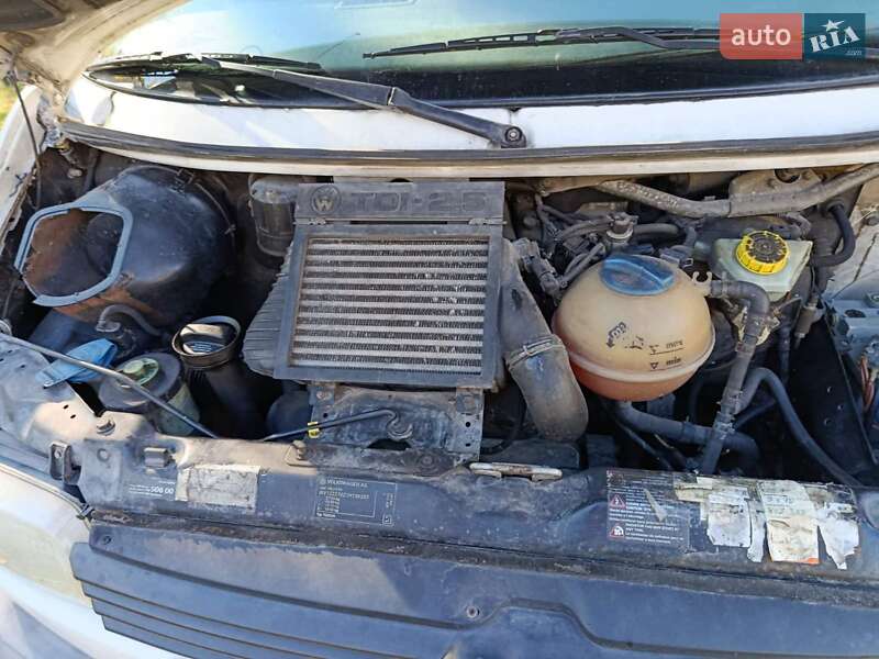 Минивэн Volkswagen Transporter 2001 в Березному