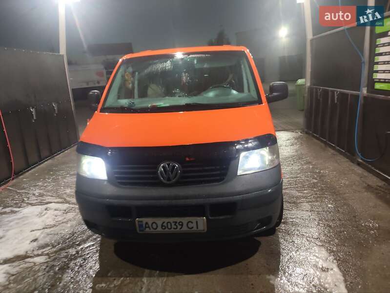 Мінівен Volkswagen Transporter 2006 в Виноградові