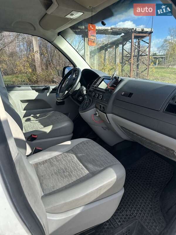 Вантажний фургон Volkswagen Transporter 2013 в Києві