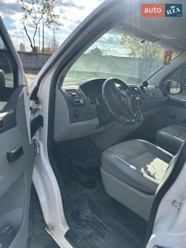 Вантажний фургон Volkswagen Transporter 2013 в Києві