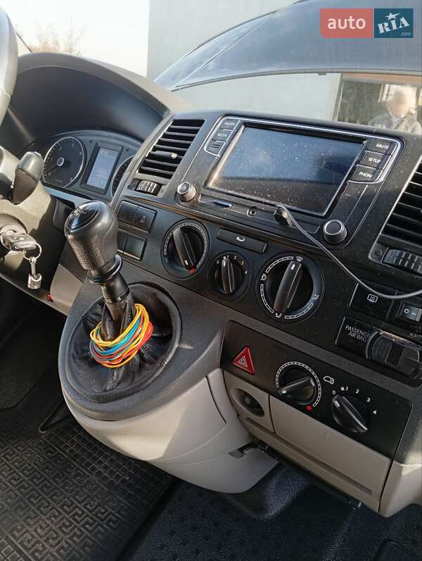 Минивэн Volkswagen Transporter 2010 в Нововолынске