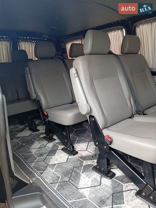 Минивэн Volkswagen Transporter 2010 в Нововолынске