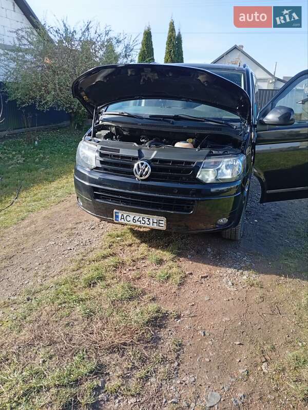 Минивэн Volkswagen Transporter 2010 в Нововолынске