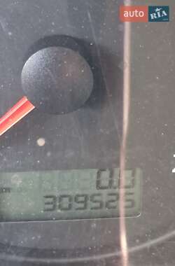 Грузовой фургон Volkswagen Transporter 2006 в Львове