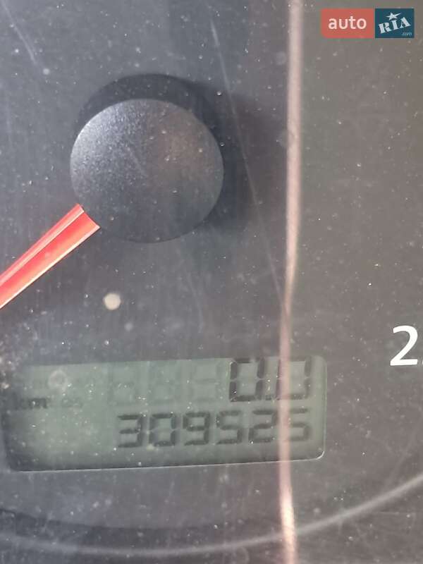 Вантажний фургон Volkswagen Transporter 2006 в Львові