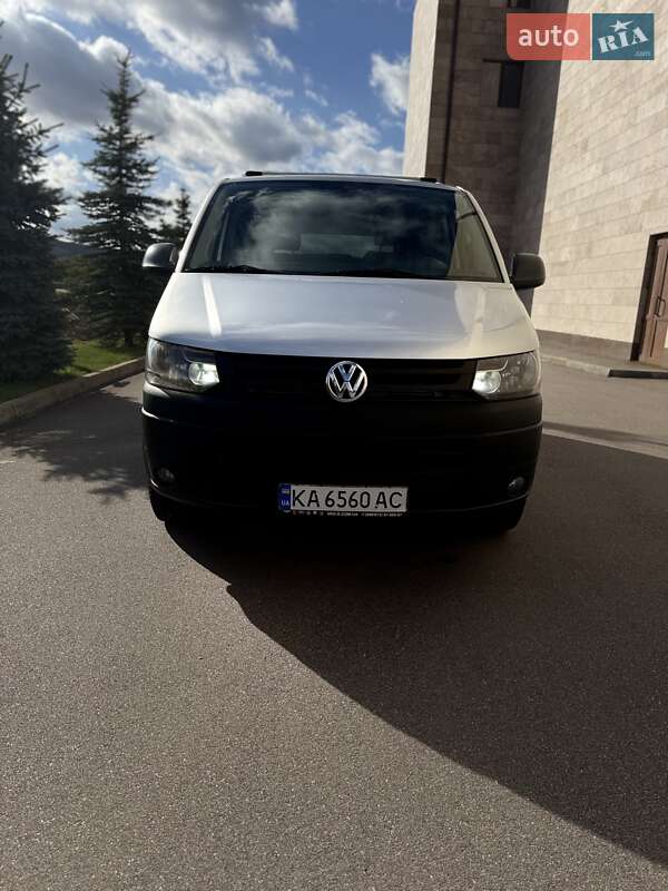 Грузовой фургон Volkswagen Transporter 2010 в Киеве