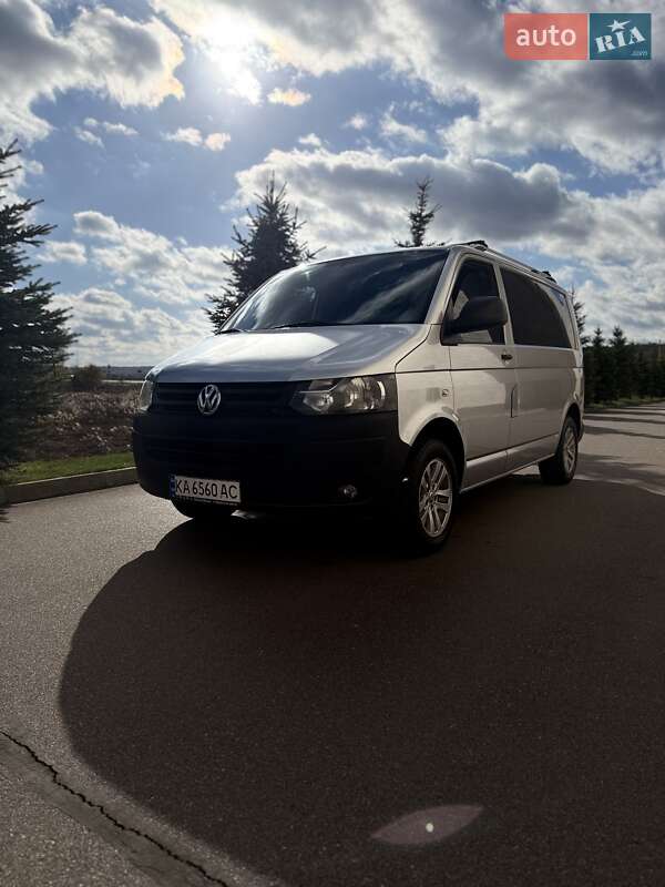 Грузовой фургон Volkswagen Transporter 2010 в Киеве