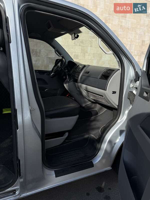 Грузовой фургон Volkswagen Transporter 2010 в Киеве