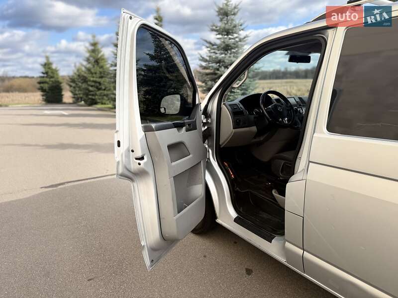 Грузовой фургон Volkswagen Transporter 2010 в Киеве
