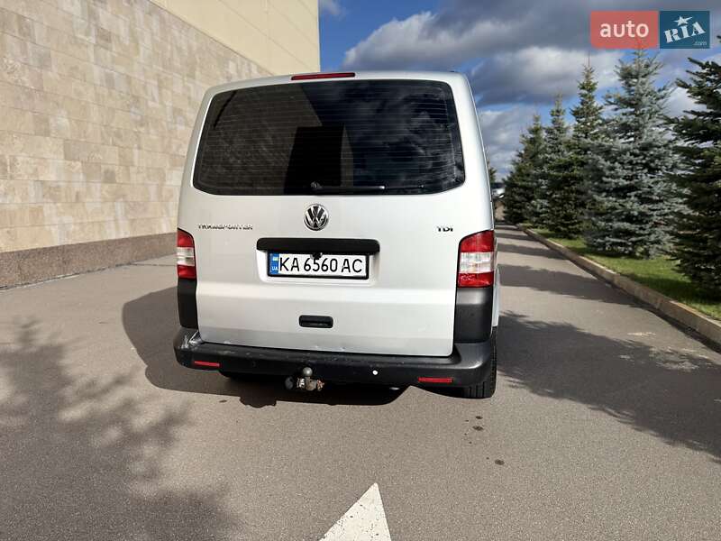 Грузовой фургон Volkswagen Transporter 2010 в Киеве