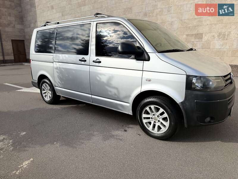 Грузовой фургон Volkswagen Transporter 2010 в Киеве