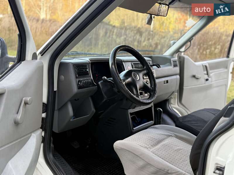 Минивэн Volkswagen Transporter 2000 в Львове