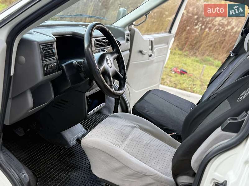 Минивэн Volkswagen Transporter 2000 в Львове