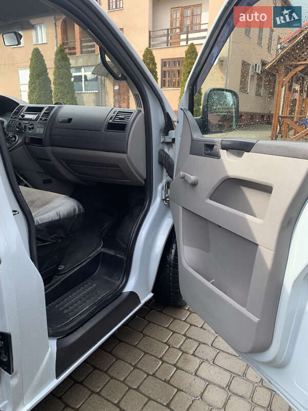 Мінівен Volkswagen Transporter 2003 в Сваляві