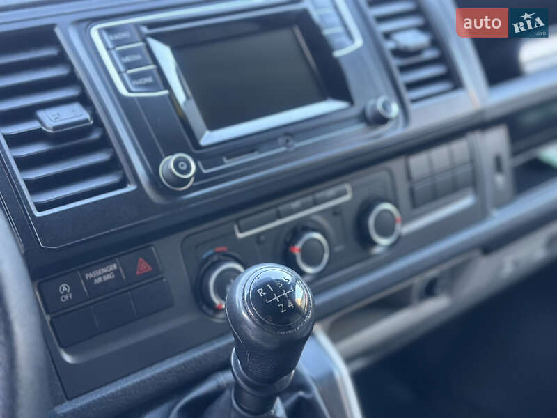Грузовой фургон Volkswagen Transporter 2017 в Дубно