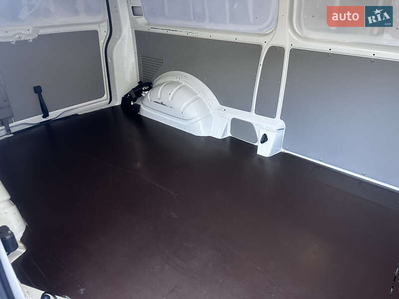 Грузовой фургон Volkswagen Transporter 2017 в Дубно