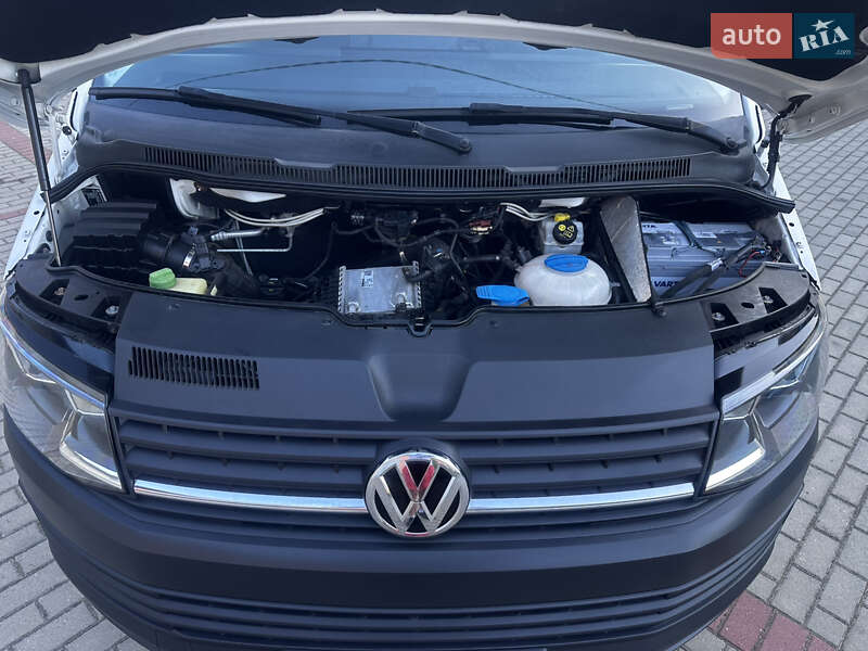 Грузовой фургон Volkswagen Transporter 2017 в Дубно