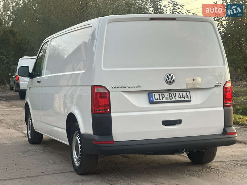 Вантажний фургон Volkswagen Transporter 2016 в Дубні