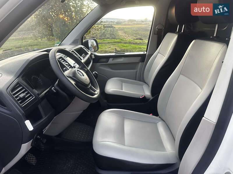 Вантажний фургон Volkswagen Transporter 2016 в Дубні