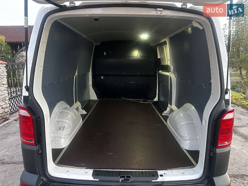 Вантажний фургон Volkswagen Transporter 2016 в Дубні