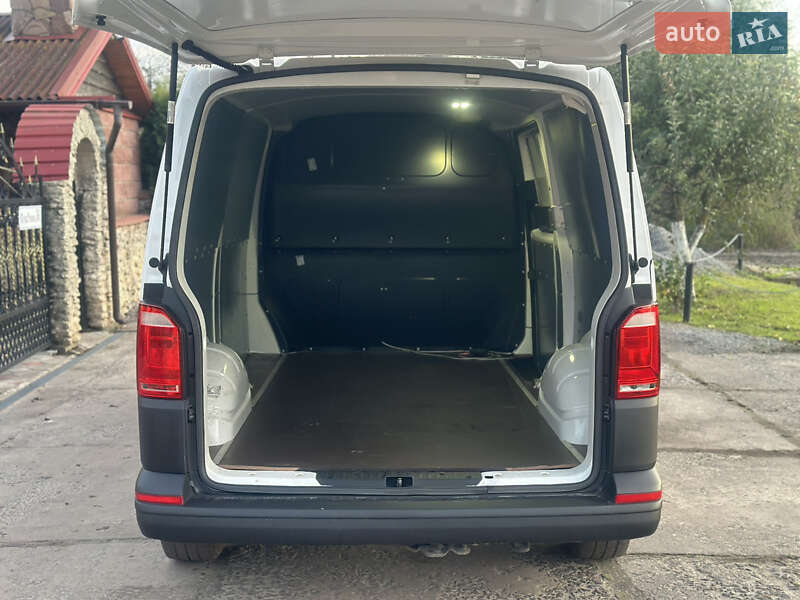Вантажний фургон Volkswagen Transporter 2016 в Дубні