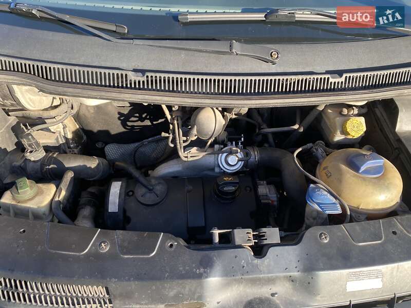 Минивэн Volkswagen Transporter 2004 в Владимире