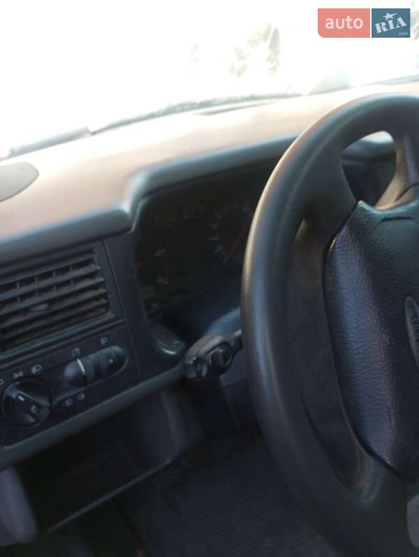 Грузопассажирский фургон Volkswagen Transporter 2000 в Киеве