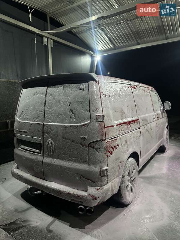 Грузовой фургон Volkswagen Transporter 2006 в Буче