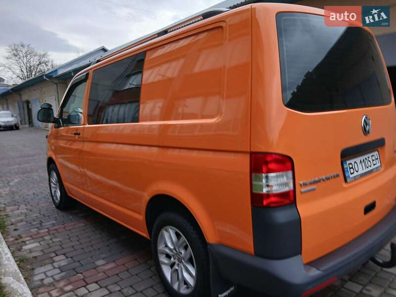 Мінівен Volkswagen Transporter 2012 в Чорткові